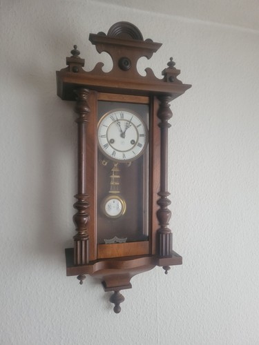 Alte hölzerne wanduhr - hölzerne,
