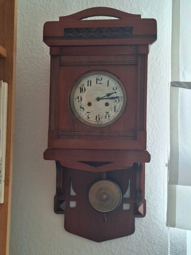 Antike wanduhr mit - wanduhr, pendel