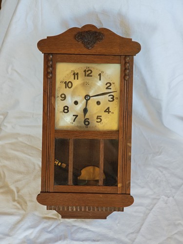 Alte wanduhr pfeilkreuz - alte,