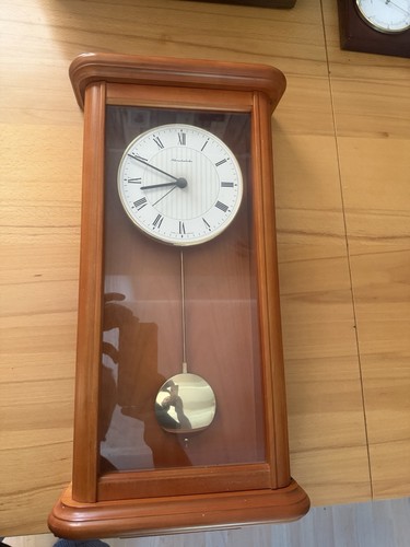Alte mechanische pendeluhr - alte,